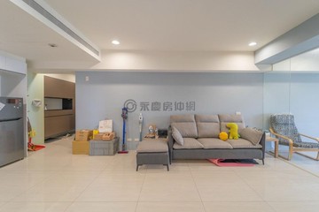 太普明日站｜雙衛浴開窗三房平車｜裝潢美宅｜高雄市三民區通化街