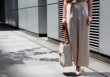 保證不脫皮-一年保固-台灣製作-純素皮革-/同名托特包-白橡木