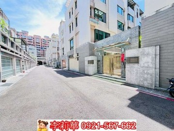 台南地院大面寬車墅｜台南市安平區府平路