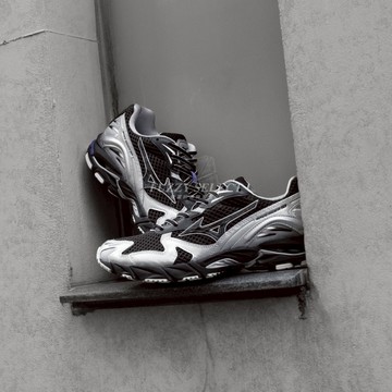 【逢甲 FUZZY】Mizuno Wave Rider 10 黑銀 美津濃 D1GA250601