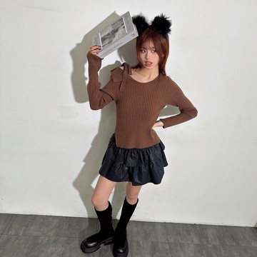 IN SHOP 露單肩蝴蝶結毛衣-共3色【KT224743】