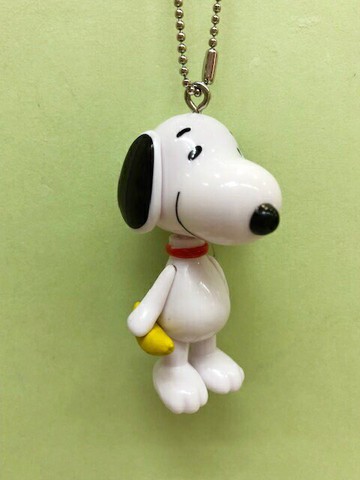 【震撼精品百貨】史奴比Peanuts Snoopy  SNOOPY 手機吊飾-史奴比拿香蕉#03388 震撼日式精品百貨