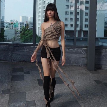 SylCue小眾設計師款斜肩背心女網紗不規則露臍短款上衣辣妹抹胸夏