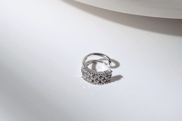 想見你。鑲鑽耳骨夾