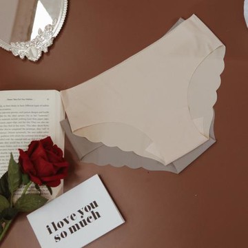 四條裝包臀運動內褲女超薄透氣冰絲低腰性感無痕一片式女士三角褲