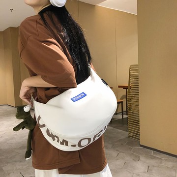 免運🔮包包女新款帆布包大容量夏季慵懶風日系斜挎包大學生上課書包 斜背包 側背包 肩背包 帆布包 腋下包 包包 郵差包