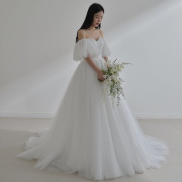 Dahlia Blanc獨家設計 愛心領薄紗分層婚紗