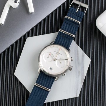 【限時加碼・贈原廠錶帶】現貨 ND手錶 Pioneer 先鋒 42mm 月光銀殼×白面 北歐藍尼龍錶帶 Nordgreen 北歐設計師手錶 計時碼錶 PI42SINYNAXX 熱賣中!