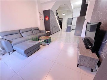 仁化商圈輕屋齡美透天｜台中市大里區仁化工二路