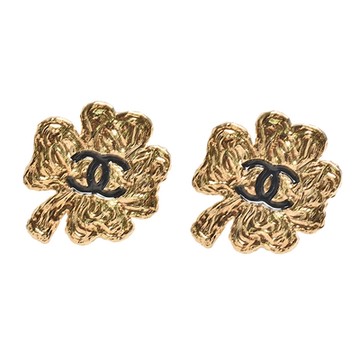 CHANEL 經典雙C LOGO刻紋幸運草造型穿式耳環(金色)