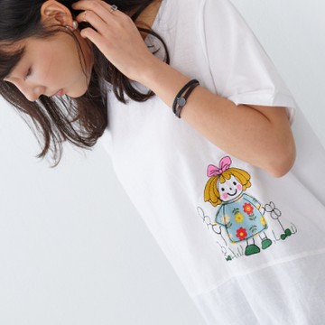 慢 生活 鄉村娃娃刺繡拼接寬版上衣- 綠/白