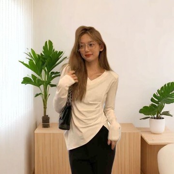 愛依依 長袖T卹 打底衫素色上衣M-XL新款不規則設​​計感收腰顯瘦女內搭高腰短款上衣-10480.