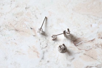 Journal-心鑽 (鑽石)純天然精品級 16分天然心型18K白金針式耳環