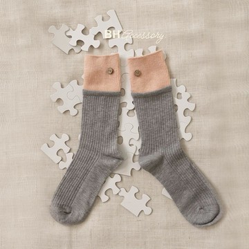 BYHUE lilicoco  俏皮撞色小鈕釦造型中筒襪－粉