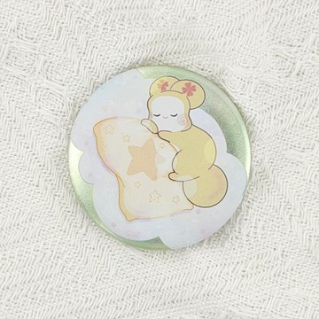 58mm 馬口鐵胸章 - 禾姆雲朵安眠 (包包掛飾 / 療癒配件)