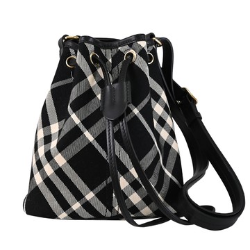 BURBERRY 8095057 經典格紋織布迷你斜背水桶包.黑