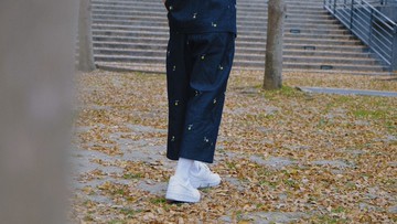 黃花刺繡丹寧活摺九分褲