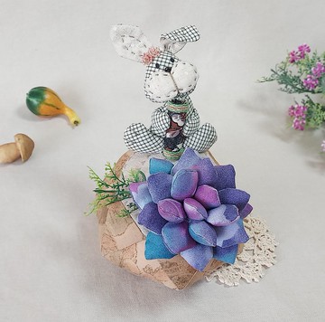 小兔的花台風景 | 六角造型擺飾•迷你筆筒•多肉植物