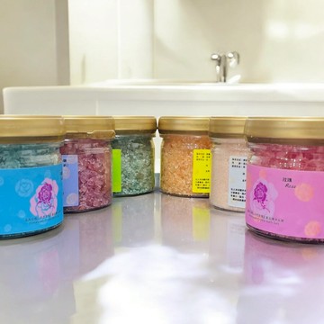 【家禾鹽燈】精油沐浴鹽 ( 罐裝)喜馬拉雅山天然玫瑰沐浴鹽 舒緩與放鬆 提升沐浴的感官享受 深層滋養與修復肌膚