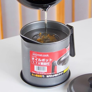 ✨日本暢銷🔥 日式瀝油壺  高品質過濾壺 過濾網  油壺 儲油罐 控油瓶 氣炸鍋 噴油瓶 調味油瓶 噴油罐 油罐