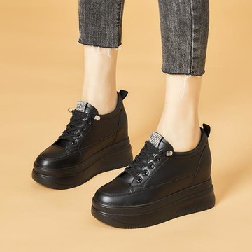 黑色內增高女鞋2025爆款新款小個子松糕鞋輕便厚底9CM百搭小黑鞋