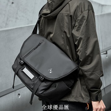 【全球優品匯】MOYYI 斜挎包男士大容量機能風單肩包摩托車騎行郵差包女