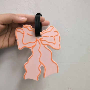✨桃園出貨✨新款粉色蝴蝶結吊牌軟膠創意行李牌掛件飛機登機牌箱包吊牌卡套
