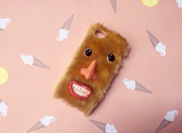 毛絨絨手機殼-我在對你微笑