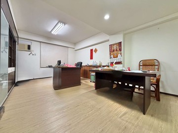 嶺東忠勇雙商圈_轉彎上74_屋齡23_五房別墅｜台中市南屯區文山十街