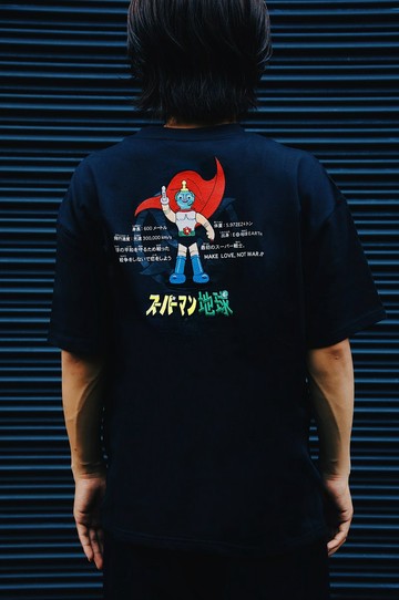 LeeeeeeToy 地球超人T-shirt (不含公仔)
