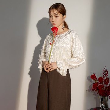 OB嚴選-立體織紋造型荷葉袖上衣《AB20855-》