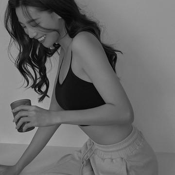 質感素色扭結美背一片式小可愛