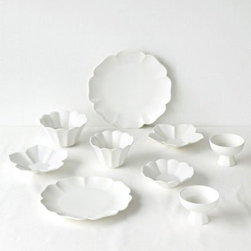 Erato Moi 2人份9件式白色亮光陶瓷餐具組  1組  白色  9件組(2個小碗 + 2個中碗 + 2個醬汁碗 + 圓形盤 + 小菜碟 + 花形盤)
