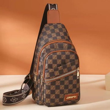 香港新款潮小包包女包單肩包斜挎包胸包媽媽包質感洋氣胸前包