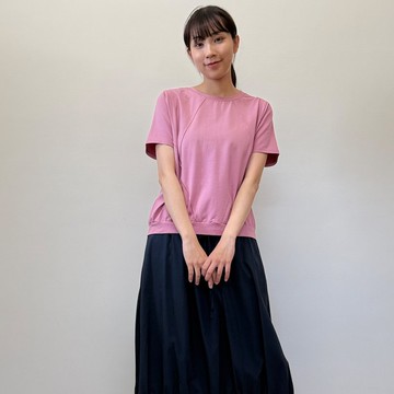 布標點綴休閒上衣