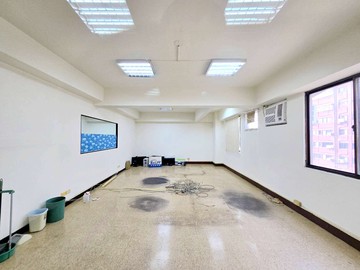 市中企業大樓#住辦皆可#面大馬路上｜高雄市前金區七賢二路