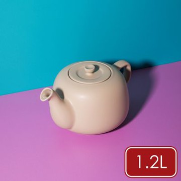 《La Cafetiere》石陶茶壺-淺杏1.2L-- 泡茶壺 沖泡壺 陶瓷茶具