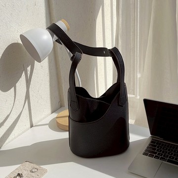 [lapagayo] 都會簡約風皮革手提/側肩背包 -PI-06404-09-經典黑