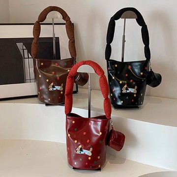 Jpqueen 俏皮圓點狗狗刺繡女款手提側肩包水桶包(3色可選)