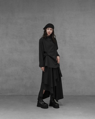 MUKK DESIGN 造型翻領扭結上衣