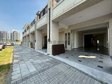 電梯三角窗★全新臨路大店住★明星學區★五甲鳳甲｜高雄市鳳山區紅毛港路