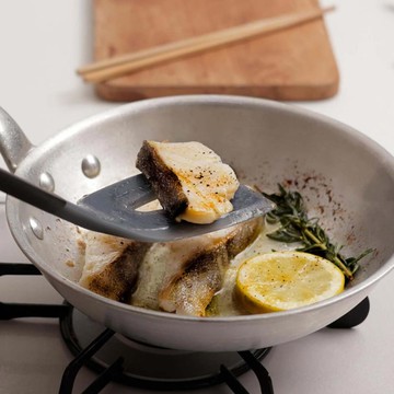 日本MARNA 三角耐熱廚房矽膠鏟 (二色任選) - 黃色