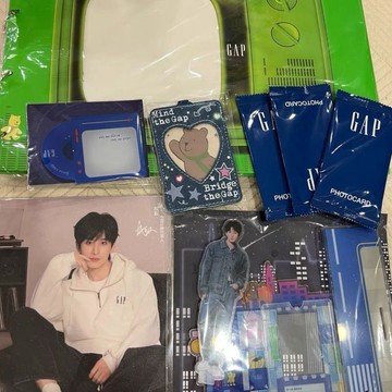 【官版正品】成毅gap禮盒周邊小卡 明信片 吧唧 立牌精緻