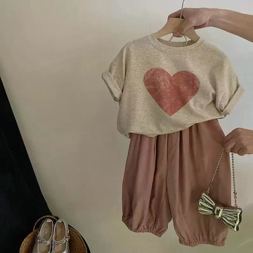 女童套裝夏季新款兩件式休閒套裝愛心兒童短袖T恤洋氣燈籠褲 兒童兩件式 韓版 短袖套裝 運動套裝 女童休閒套裝