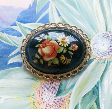 Vintage Jewelry 西洋古董飾品 1928 黑底苗金邊 花卉壓紋 別針