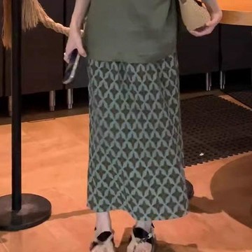 雨菲|免運 復古肌理感半身裙 女夏季大碼 花紋中長裙設計 顯瘦優雅氣質風 日常通勤穿搭 復古肌理感花 紋半身裙新款 夏季