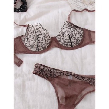 隱衫之欲 法式深V鏤空繡花內衣文胸套裝