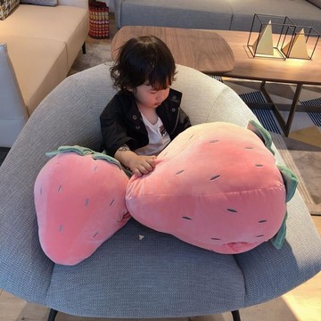 暖手捂抱枕可愛草莓公仔可插手水果捂手枕毛絨玩具