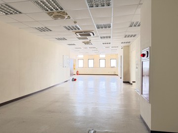 王敬紅新北產業園區百坪河景大廠房送汽機車位｜新北市新莊區五權二路