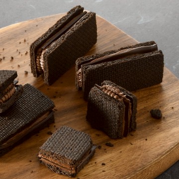 【亞尼克-禮盒】73%黑巧藏心莎布蕾禮盒(5入)